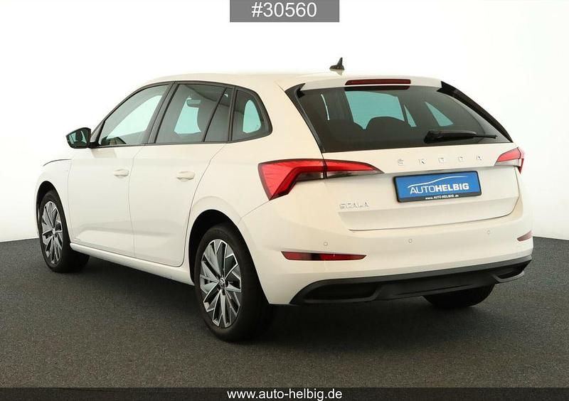 Gebraucht Skoda Scala Tour 150 PS (110 kW) 2022 Candyweiss Kleinwagen