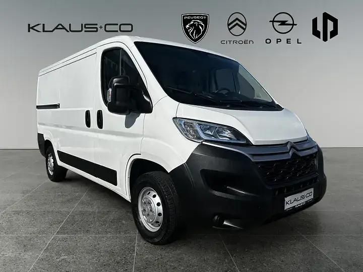 Weiss / banquise weiss Gebraucht 2021 Citroën Jumper Van / Kleinbus | 21.900 € (Fairer Preis) - Bild 1/4