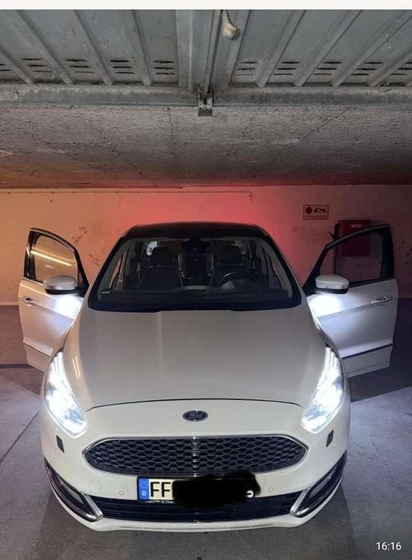 Weiß Gebraucht 2017 Ford S-MAX Vignale Van / Kleinbus | 14.250 € (Fairer Preis) - Bild 1/4