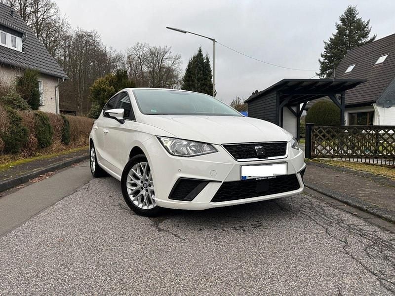 Weiß Gebraucht 2017 Seat Ibiza Style Kleinwagen | 8.990 € (Guter Preis) - Bild 1/4