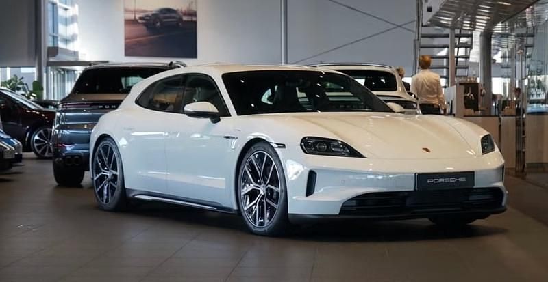 Gebraucht Porsche Taycan Sport Turismo 319 kW (435 PS) 2025 Weiß Kombi