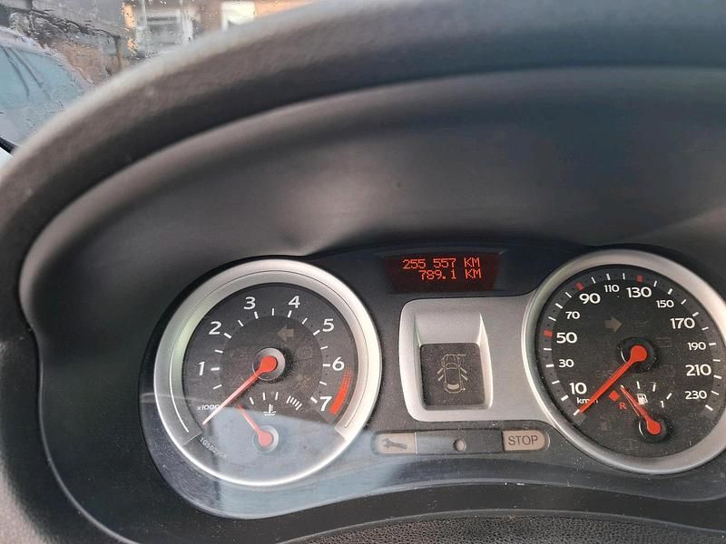 Gebraucht Renault Clio II 86 PS (63 kW) 2005 Grau Kleinwagen