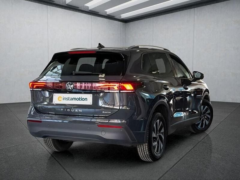 Gebraucht VW Tiguan 193 PS (141 kW) 2024 Grau SUV