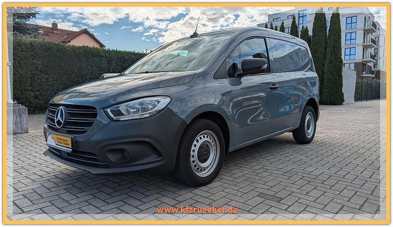 Grau Gebraucht 2022 Mercedes Citan 110 Van / Kleinbus | 18.990 € (Guter Preis) - Bild 1/4