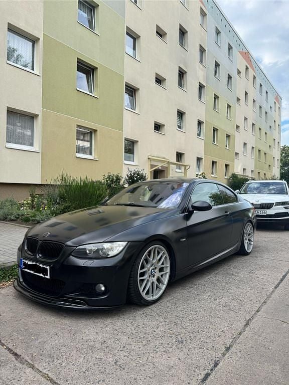 Schwarz Gebraucht 2009 BMW 330 M Sport Coupé | 12.500 € - Bild 1/4