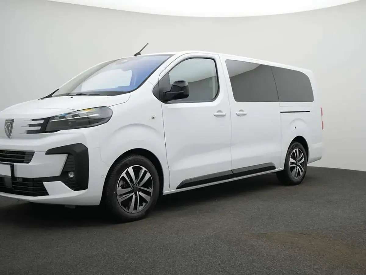 Neu Peugeot Traveller Active 179 PS (131 kW) 2026 Kaolinweiß Van / Kleinbus