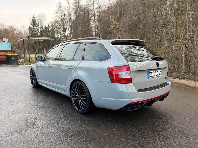 Grau Gebraucht 2015 Skoda Octavia RS Kombi | 16.750 € (Teuer) - Bild 1/4