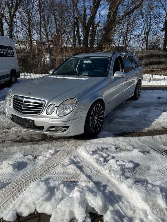 Silber Gebraucht 2008 Mercedes E320 Limousine | 3.990 € (Superpreis) - Bild 1/4