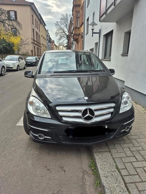 Gebraucht Mercedes B180 116 PS (85 kW) 2011 Schwarz Van / Kleinbus