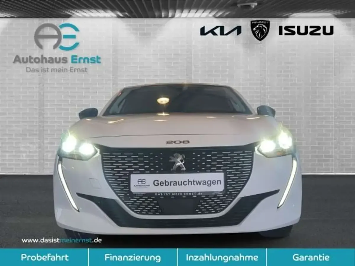 Gebraucht Peugeot e-208 Allure 100 kW (136 PS) 2023 Schneeweiß Kleinwagen