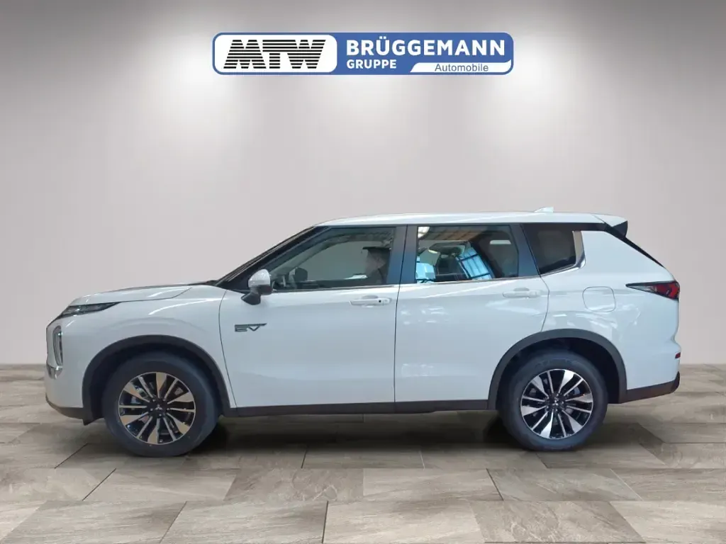 Neu Mitsubishi Outlander P-HEV 306 PS (225 kW) 2025 Weiss SUV
