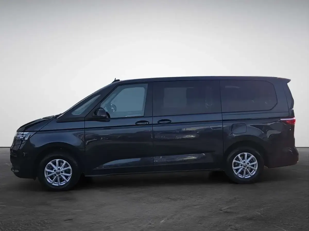 Używany VW Multivan Life 150 KM (110 kW) 2023 Niebieski Minivan