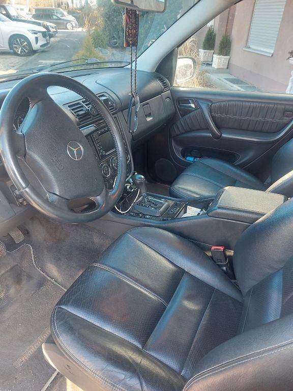 Gebraucht Mercedes ML270 163 PS (119 kW) 2003 Schwarz SUV
