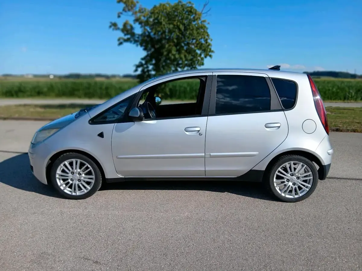 Gebraucht Mitsubishi Colt 95 PS (69 kW) 2026 Silber Kleinwagen