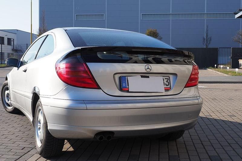 Gebraucht Mercedes C180 129 PS (94 kW) 2002 Silber Coupé
