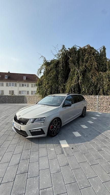 Grau Gebraucht 2018 Skoda Octavia RS Kombi | 19.950 € (Fairer Preis) - Bild 1/4