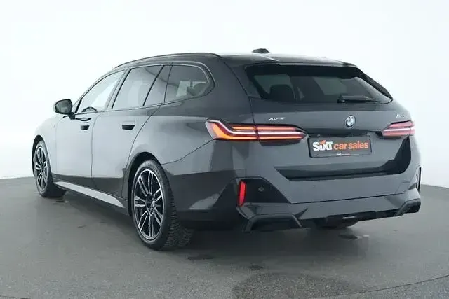 Second-hand BMW 520 M Sport 360 CP (264 kW) 2025 Gri Break