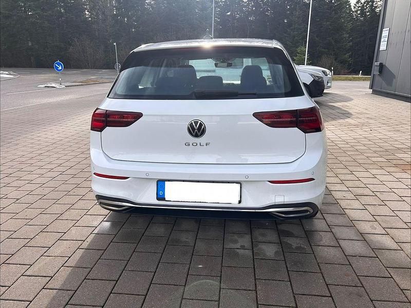 Gebraucht VW Golf VII Style 150 PS (110 kW) 2020 Weiß Limousine