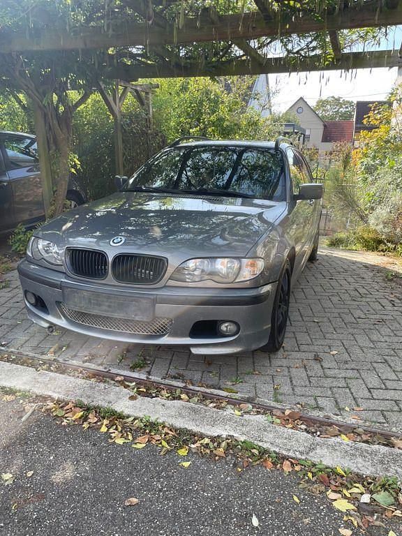 Grau Gebraucht 2002 BMW 320 M Sport Kombi | 3.100 € (Guter Preis) - Bild 1/4