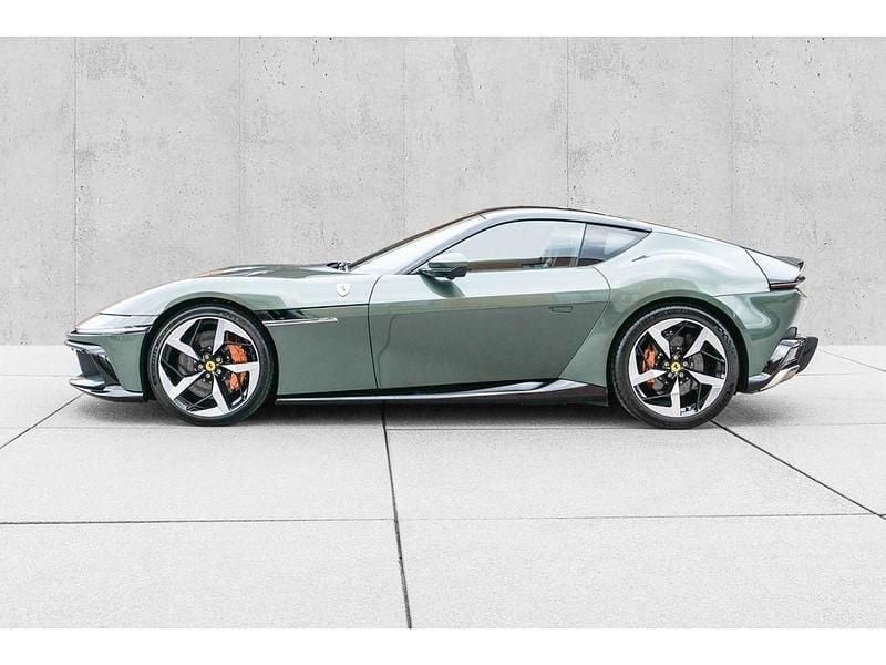 Gebraucht Ferrari 12 Cilindri 829 PS (609 kW) 2025 Verde toscana Coupé