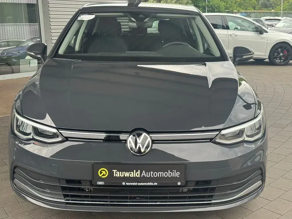 Gebraucht VW Golf VIII Active 131 PS (96 kW) 2022 Grau Limousine