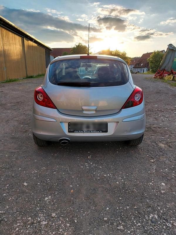 Gebraucht Opel Corsa 90 PS (66 kW) 2008 Silber Kleinwagen