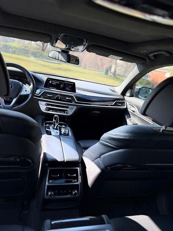 Gebraucht BMW 730 Performance 286 PS (210 kW) 2022 Schwarz Limousine