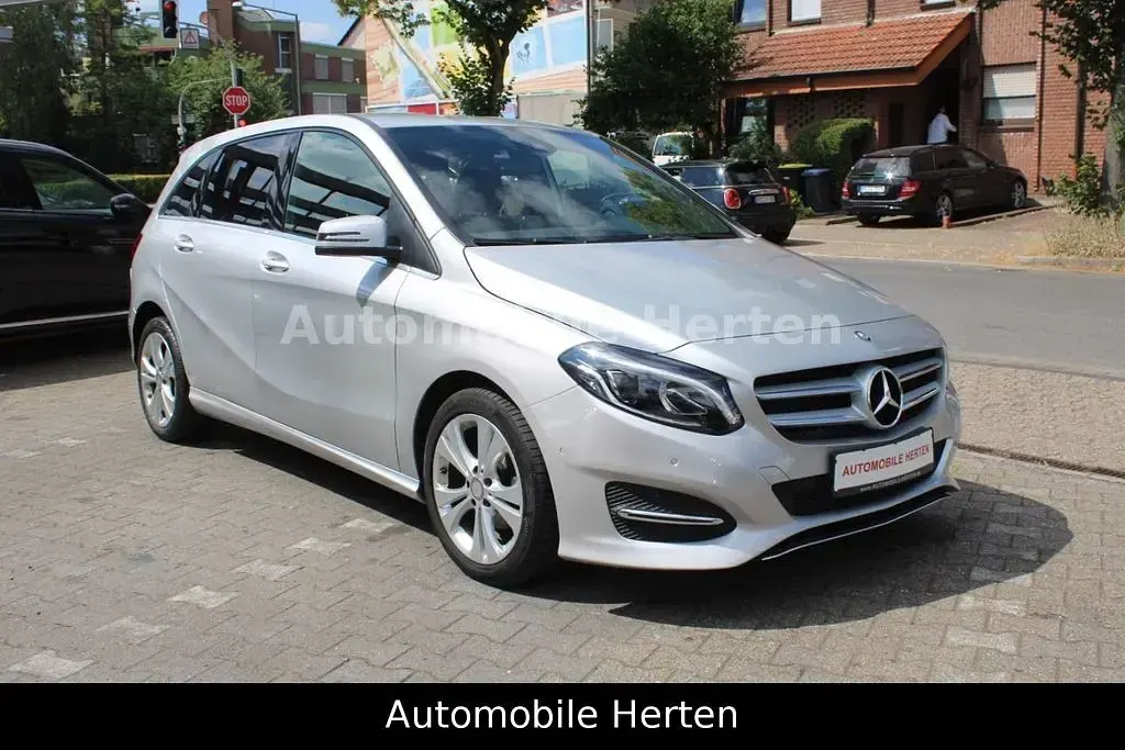 Gebraucht Mercedes 180 109 PS (80 kW) 2016 Silber Limousine