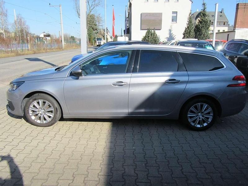 Gebraucht Peugeot 308 SW Allure 131 PS (96 kW) 2018 Artensesilber Kombi