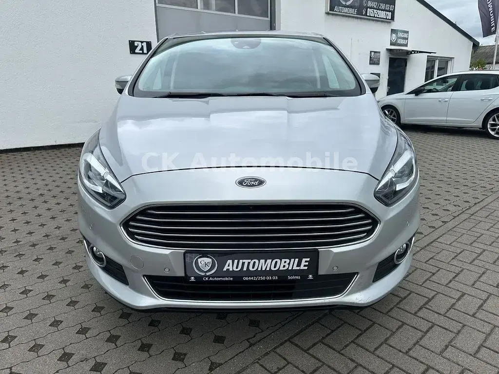 Gebraucht Ford S-MAX Titanium 190 PS (139 kW) 2018 Silber Van / Kleinbus