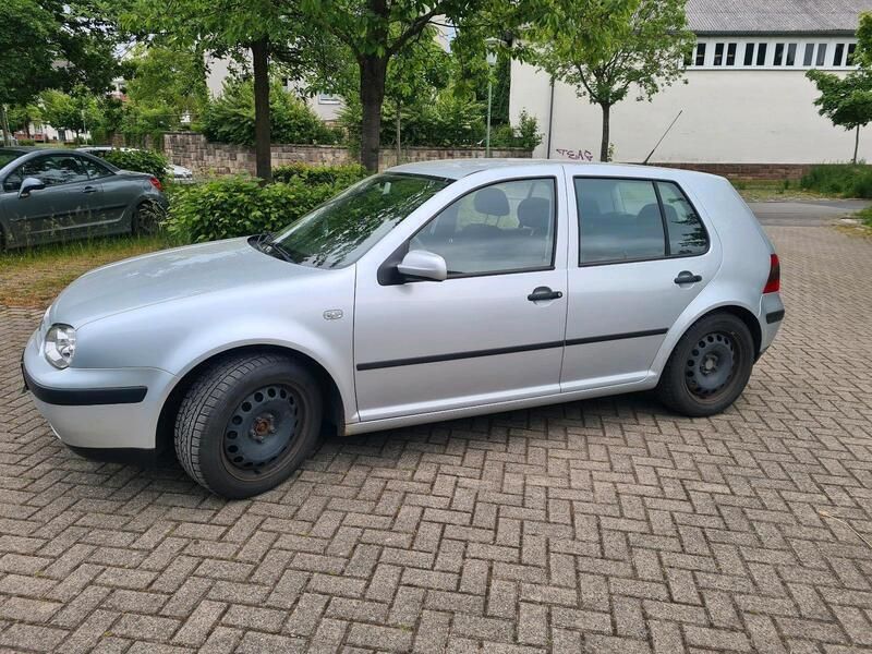 Silber Gebraucht 2000 VW Golf IV Kleinwagen | 2.200 € (Fairer Preis) - Bild 1/4