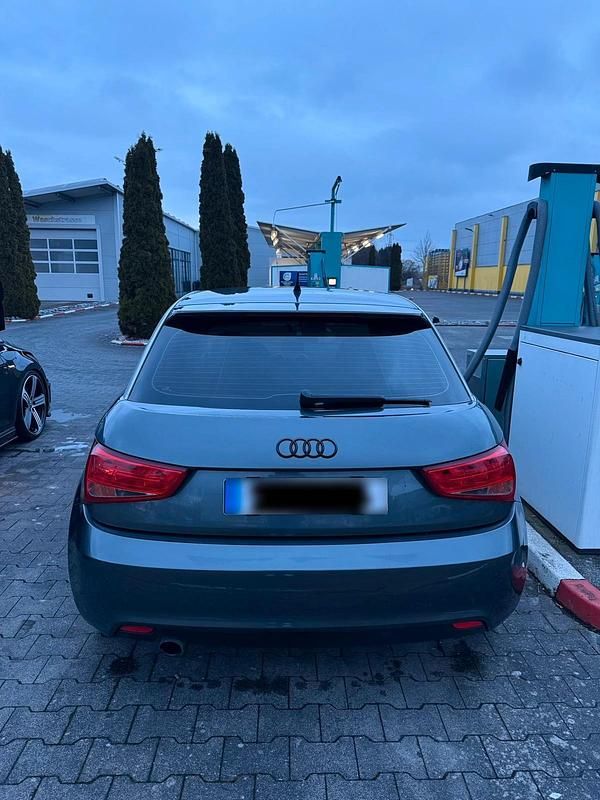 Gebraucht Audi A1 105 PS (77 kW) 2013 Grau Kleinwagen
