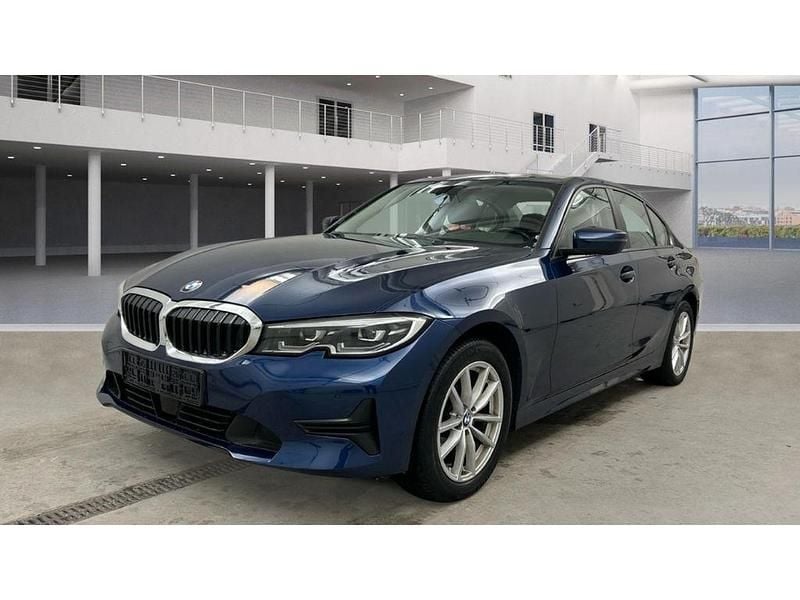 Blau Gebraucht 2023 BMW 320 Sport Line Limousine | 27.990 € (Superpreis) - Bild 1/4