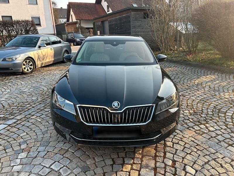 Gebraucht Skoda Superb 190 PS (139 kW) 2015 Schwarz Limousine
