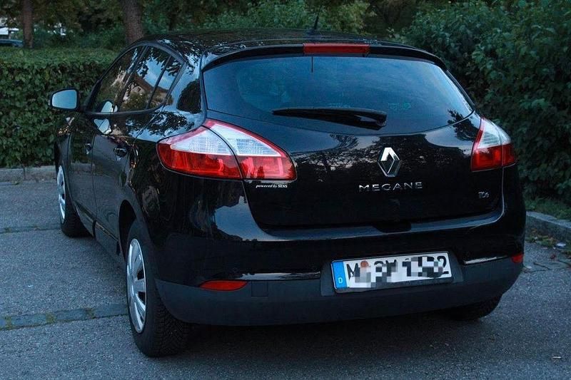 Gebraucht Renault Mégane III Bose Edition 116 PS (85 kW) 2012 Schwarz Limousine