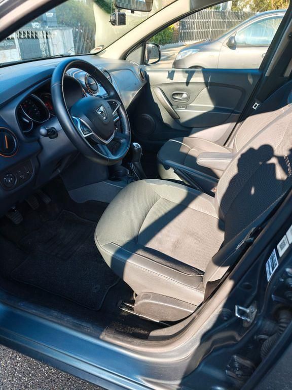 Gebraucht Dacia Sandero Celebration 90 PS (66 kW) 2017 Grau SUV