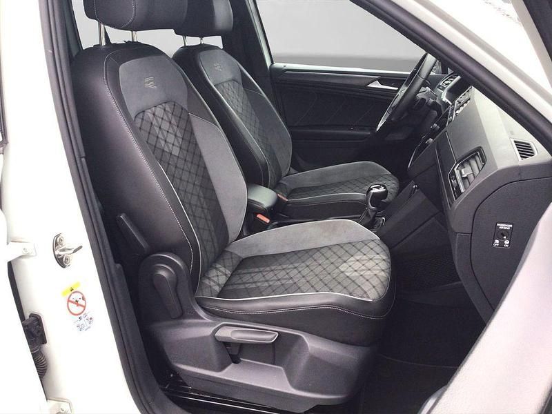Gebraucht VW Tiguan R-line 150 PS (110 kW) 2023 Weiß SUV