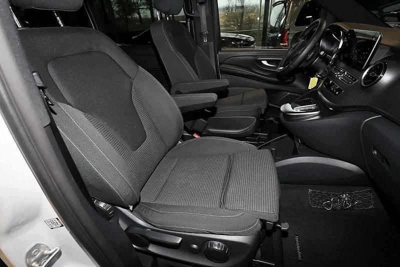 Gebraucht Mercedes V300 AMG 237 PS (174 kW) 2023 Bergkristallweiß metallic Van / Kleinbus