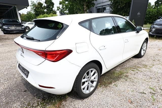 Candy weiß candy weiß candy weiß Gebraucht 2021 Seat Leon Reference Limousine | 17.378 € (Etwas zu teuer) - Bild 1/4