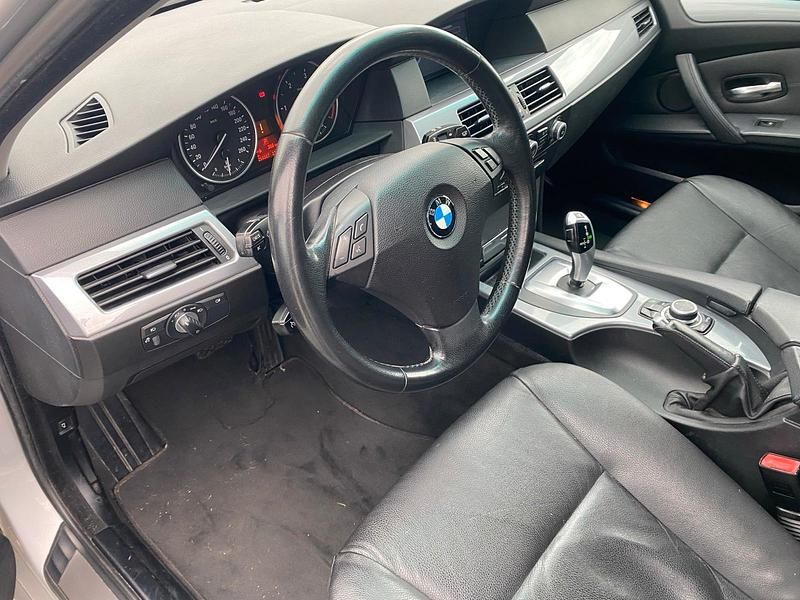 Silber Gebraucht 2009 BMW 525 Kombi | 5.250 € (Fairer Preis) - Bild 1/4
