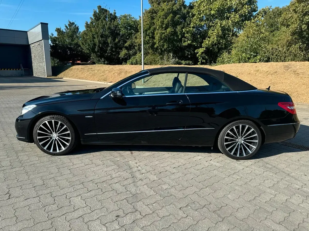 Gebraucht Mercedes E250 Elegance 204 PS (150 kW) 2012 Schwarz Cabrio
