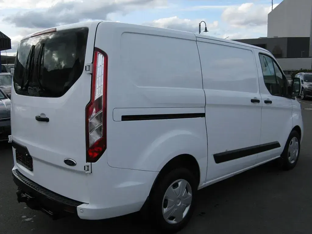 Usado Ford Transit Custom 131 HP (96 kW) 2020 Branco Monovolume