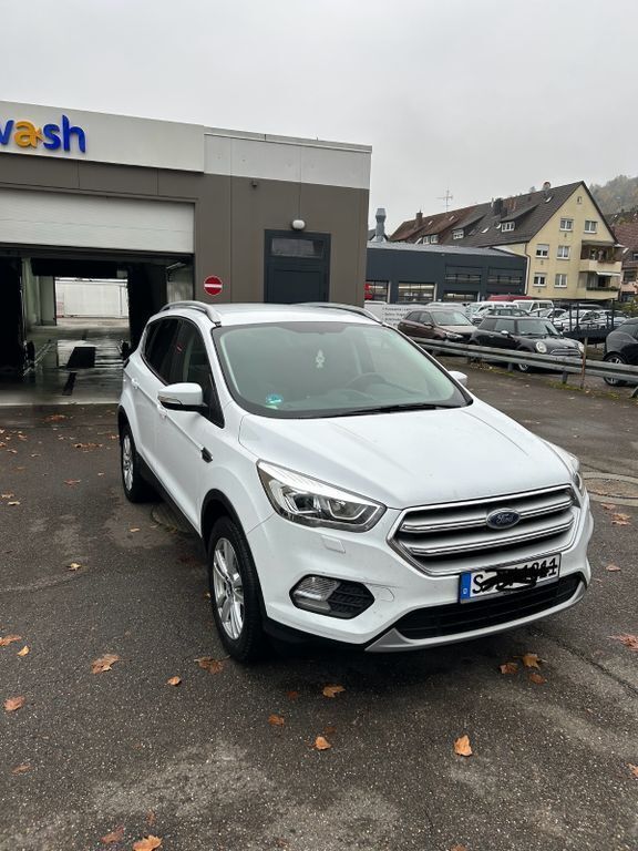 Weiß Gebraucht 2018 Ford Kuga Trend SUV | 9.800 € (Superpreis) - Bild 1/4