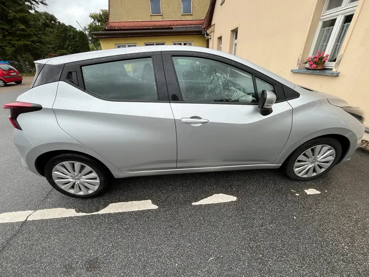 Gebraucht Nissan Micra Acenta 92 PS (67 kW) 2022 Silber Kleinwagen