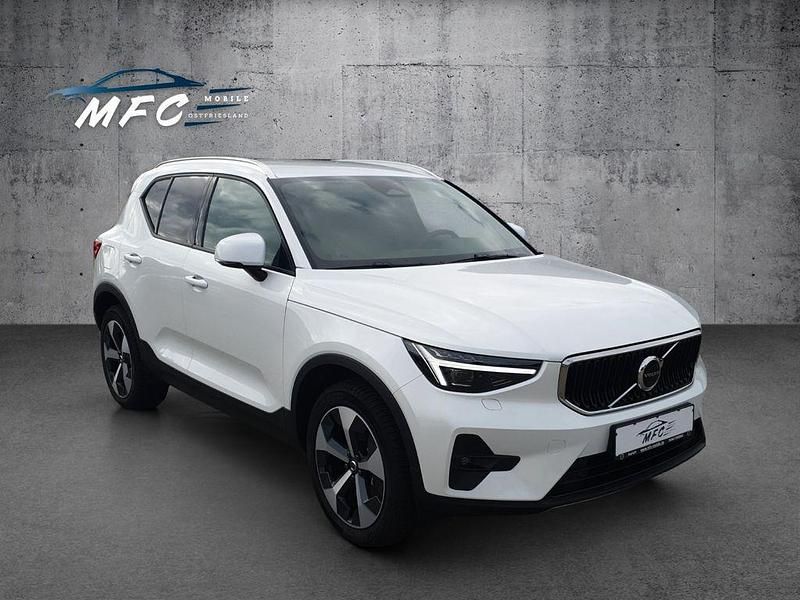 Weiß Gebraucht 2024 Volvo XC40 Core SUV | 36.980 € (Fairer Preis) - Bild 1/4