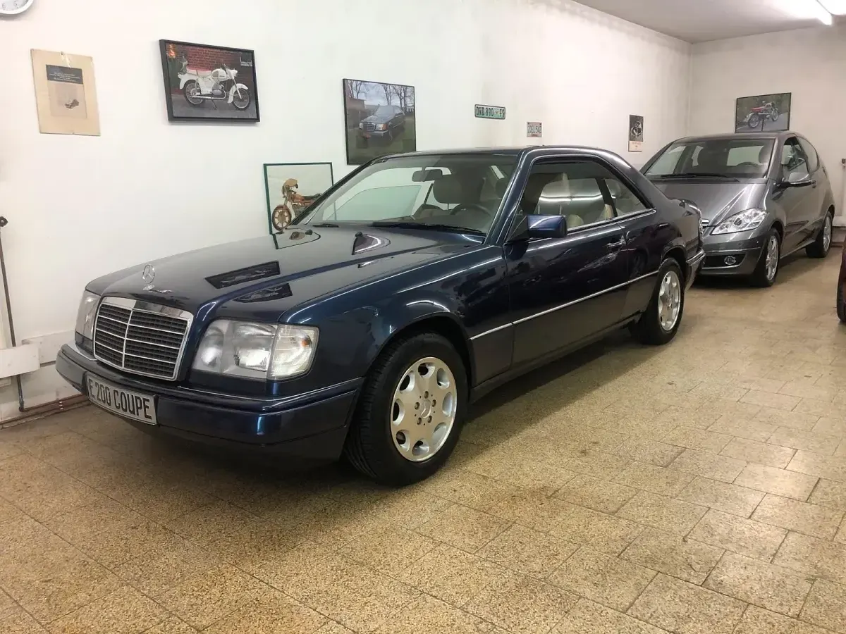 Gebraucht Mercedes E200 136 PS (100 kW) 1995 Blau Coupé