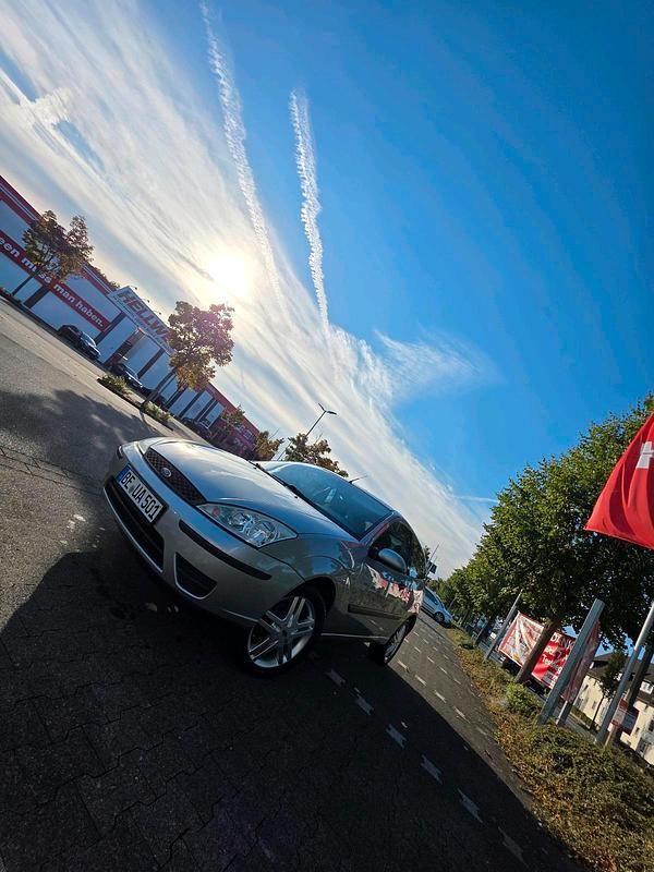 Grau Gebraucht 2004 Ford Focus Coupé | 1.000 € (Fairer Preis) - Bild 1/4