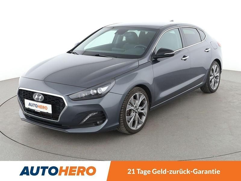 Grau Gebraucht 2018 Hyundai i30 Premium Limousine | 14.850 € (Fairer Preis) - Bild 1/3