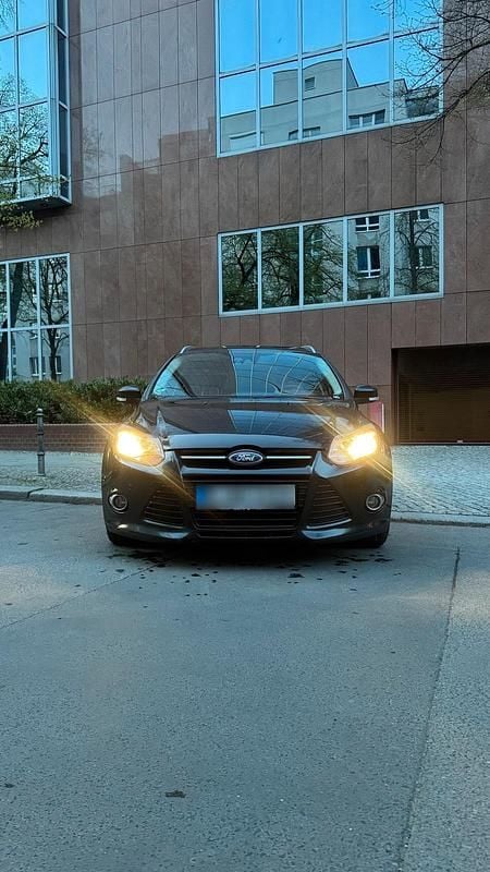 Second-hand Ford Focus 163 CP (119 kW) 2014 Negru Break