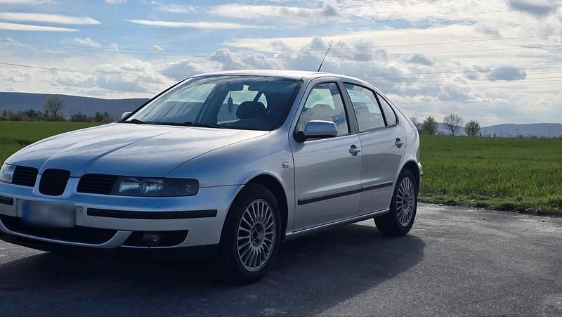 Second-hand Seat Leon 180 CP (132 kW) 2002 Argintiu Hatchback